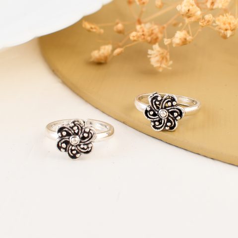 Flower Shaped Antique Silver Toe Ring